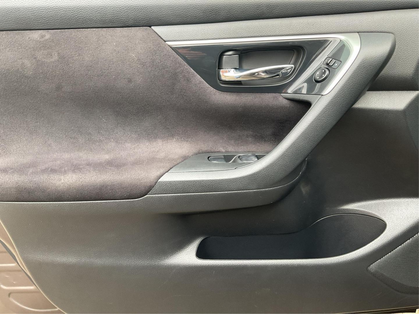 2013 Nissan Altima 2.5 S (1N4AL3APXDN) with an 2.5L I-4 DOHC engine, located at 1184 Kauffman Ave, Fairborn, OH, 45324, (937) 908-9800, 39.807072, -84.030914 - 2013 Nissan Altima 2.5 S - Photo#17