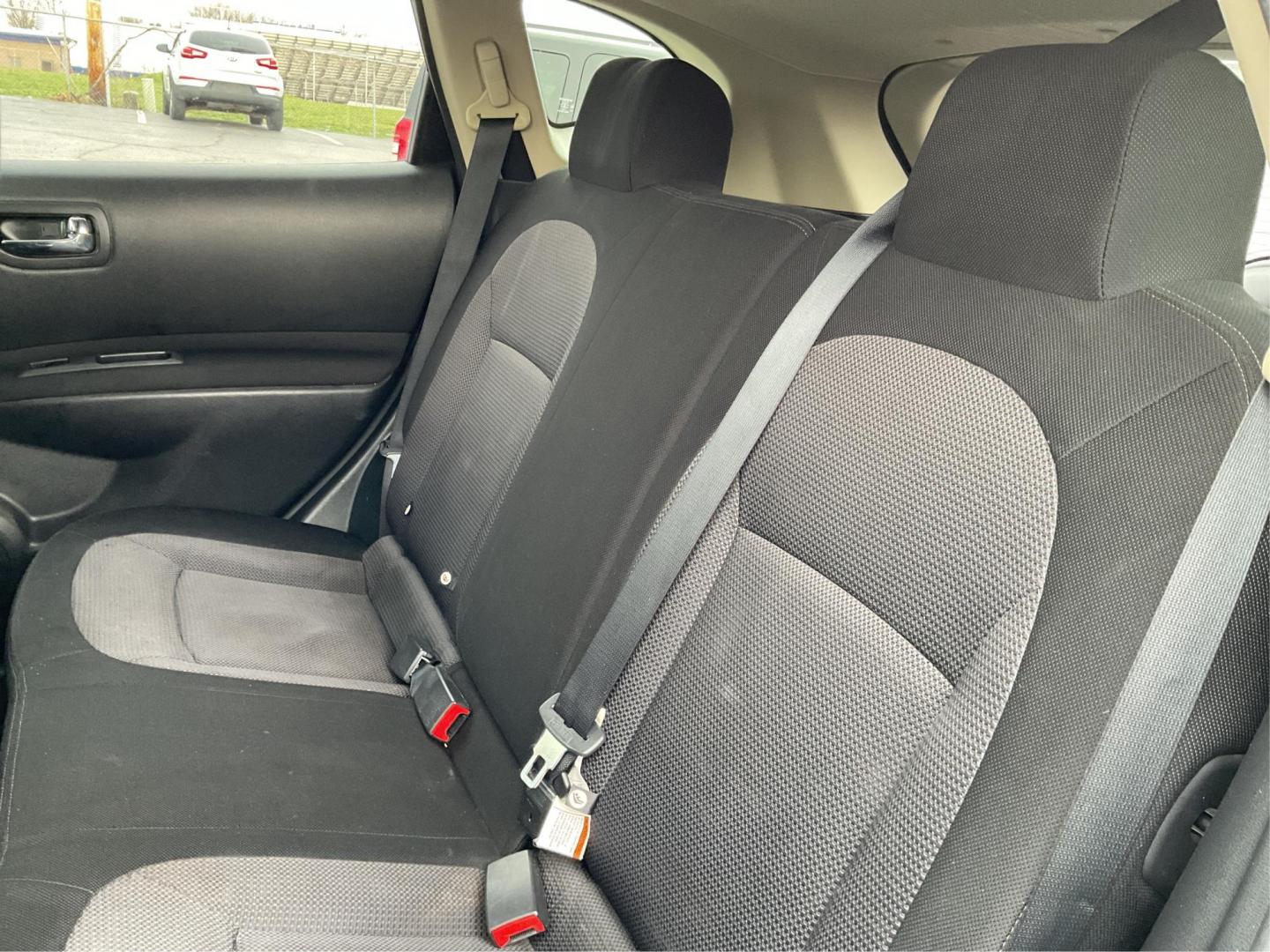 2013 Nissan Rogue SV (JN8AS5MV7DW) with an 2.5L I-4 DOHC engine, located at 1230 East Main St, Xenia, OH, 45385, (937) 908-9800, 39.688026, -83.910172 - 2013 Nissan Rogue SV - Photo#9
