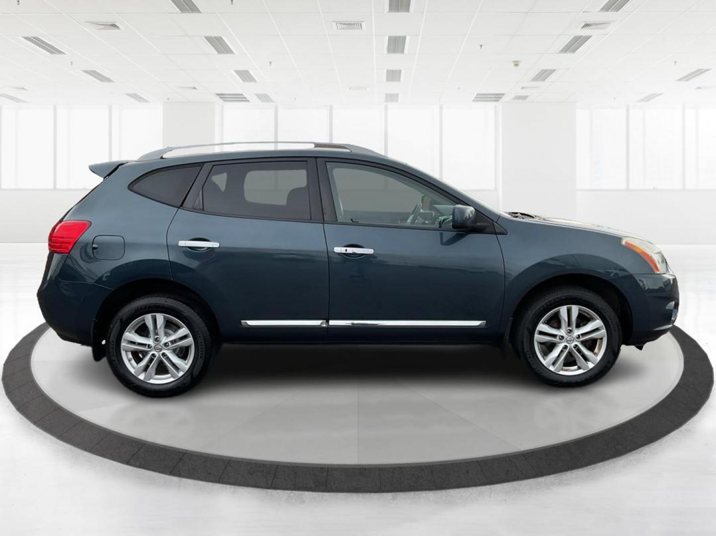 2013 Nissan Rogue SV (JN8AS5MV7DW) with an 2.5L I-4 DOHC engine, located at 1230 East Main St, Xenia, OH, 45385, (937) 908-9800, 39.688026, -83.910172 - 2013 Nissan Rogue SV - Photo#1