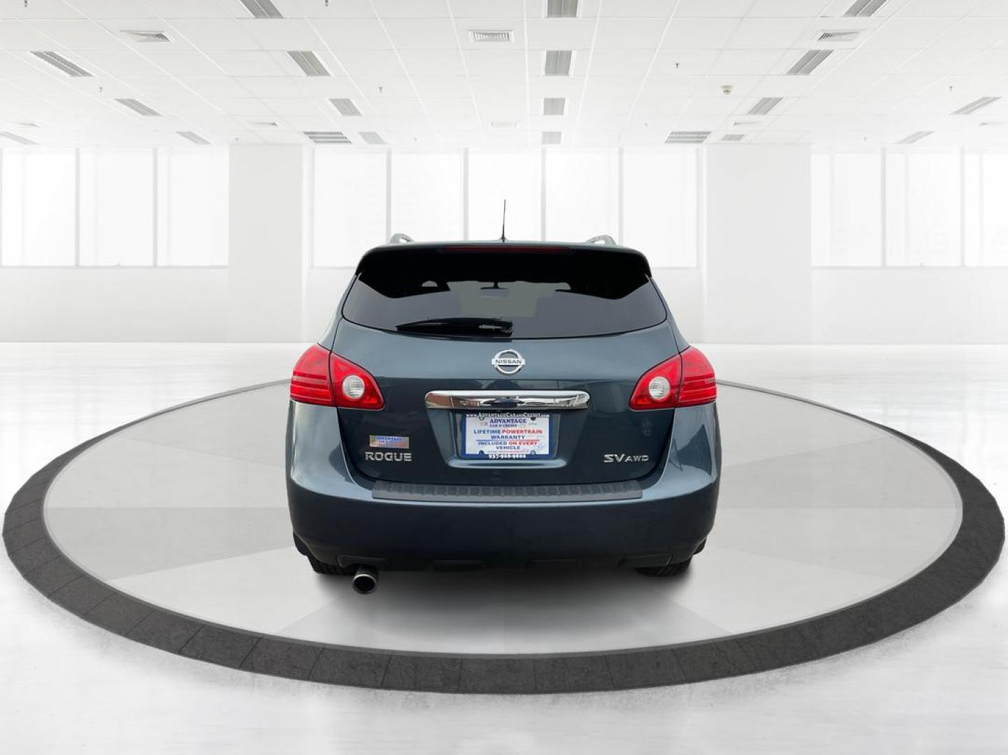 2013 Nissan Rogue SV (JN8AS5MV7DW) with an 2.5L I-4 DOHC engine, located at 1230 East Main St, Xenia, OH, 45385, (937) 908-9800, 39.688026, -83.910172 - 2013 Nissan Rogue SV - Photo#3