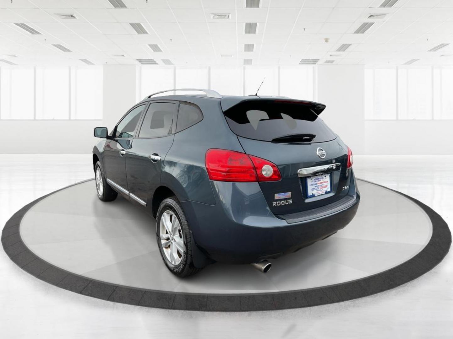 2013 Nissan Rogue SV (JN8AS5MV7DW) with an 2.5L I-4 DOHC engine, located at 1230 East Main St, Xenia, OH, 45385, (937) 908-9800, 39.688026, -83.910172 - 2013 Nissan Rogue SV - Photo#4