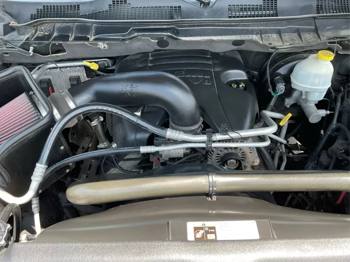 2013 Ram 1500 Sport (1C6RR7MT6DS) with an HEMI 5.7L V-8 variable valve control engine, located at 1951 S Dayton Lakeview Rd., New Carlisle, OH, 45344, (937) 908-9800, 39.890999, -84.050255 - Discover the perfect blend of performance and practicality with this stunning 2013 Ram 1500 Sport Crew Cab, now available at Advantage Car and Credit in Fairborn, OH! Whether you're tackling daily commutes, heading out for a weekend adventure, or need a reliable vehicle for your growing family, this - Photo#9