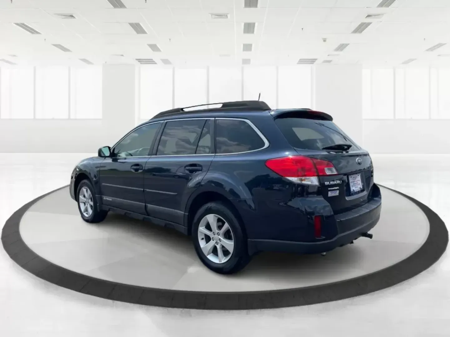 2013 Subaru Outback 2.5i Premium (4S4BRBGC0D3) with an 2.5L H-4 DOHC engine, located at 401 Woodman Dr, Riverside, OH, 45431, (937) 908-9800, 39.760899, -84.123421 - 2013 Subaru Outback 2.5i Premium - Photo#4