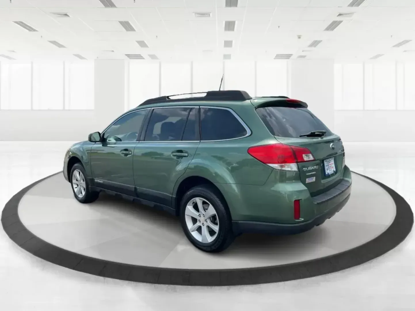 2013 Subaru Outback 2.5i Premium (4S4BRBCC7D3) with an 2.5L H-4 DOHC engine, located at 1184 Kauffman Ave, Fairborn, OH, 45324, (937) 908-9800, 39.807072, -84.030914 - ### Adventure Awaits with This 2013 Subaru Outback at Advantage Car and Credit!<br /> <br /> Are you looking for the perfect vehicle to take your family on weekend getaways or to navigate the bustling streets of Fairborn, OH? Look no further than this **2013 Subaru Outback 2.5i Premium**! This versa - Photo#4