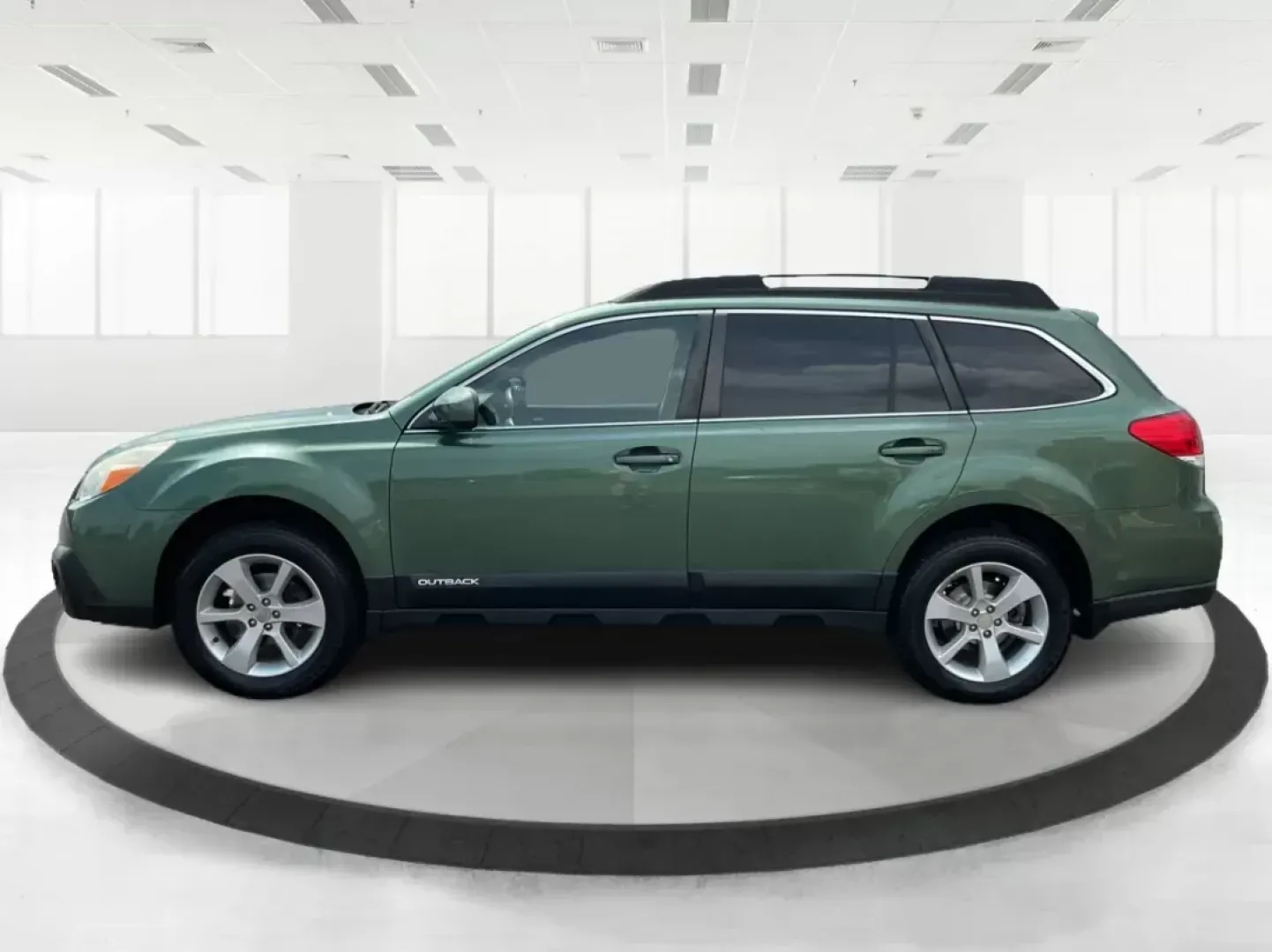 2013 Subaru Outback 2.5i Premium (4S4BRBCC7D3) with an 2.5L H-4 DOHC engine, located at 1184 Kauffman Ave, Fairborn, OH, 45324, (937) 908-9800, 39.807072, -84.030914 - ### Adventure Awaits with This 2013 Subaru Outback at Advantage Car and Credit!<br /> <br /> Are you looking for the perfect vehicle to take your family on weekend getaways or to navigate the bustling streets of Fairborn, OH? Look no further than this **2013 Subaru Outback 2.5i Premium**! This versa - Photo#5
