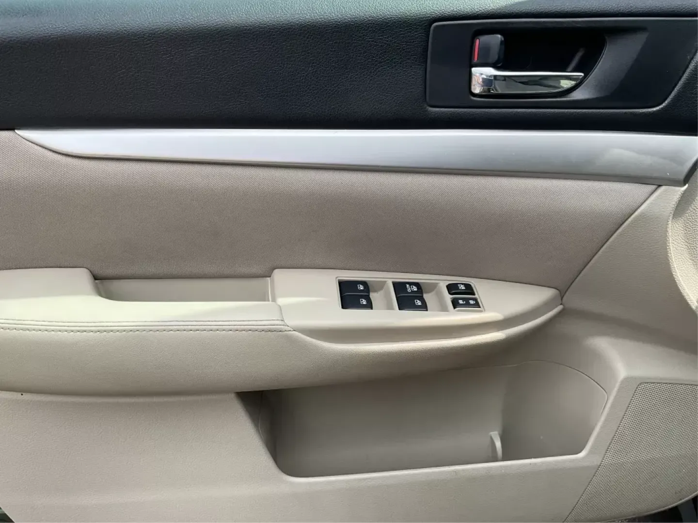 2013 Subaru Outback 2.5i Premium (4S4BRBCC7D3) with an 2.5L H-4 DOHC engine, located at 1184 Kauffman Ave, Fairborn, OH, 45324, (937) 908-9800, 39.807072, -84.030914 - ### Adventure Awaits with This 2013 Subaru Outback at Advantage Car and Credit!<br /> <br /> Are you looking for the perfect vehicle to take your family on weekend getaways or to navigate the bustling streets of Fairborn, OH? Look no further than this **2013 Subaru Outback 2.5i Premium**! This versa - Photo#17