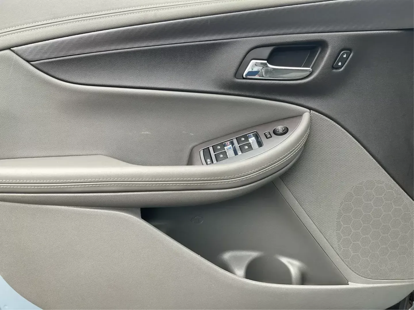 2014 Chevrolet Impala 1LS (1G11Y5SL3EU) with an ECOTEC 2.5L I-4 gasoline direct injection engine, located at 1951 S Dayton Lakeview Rd., New Carlisle, OH, 45344, (937) 908-9800, 39.890999, -84.050255 - **Adventure Awaits: 2014 Chevrolet Impala - Perfect for Daily Commuters and Growing Families!**<br /> <br /> Looking for a reliable sedan that can comfortably accommodate your busy lifestyle? The **2014 Chevrolet Impala** is your ticket to seamless commutes, family road trips, and everything in betw - Photo#17
