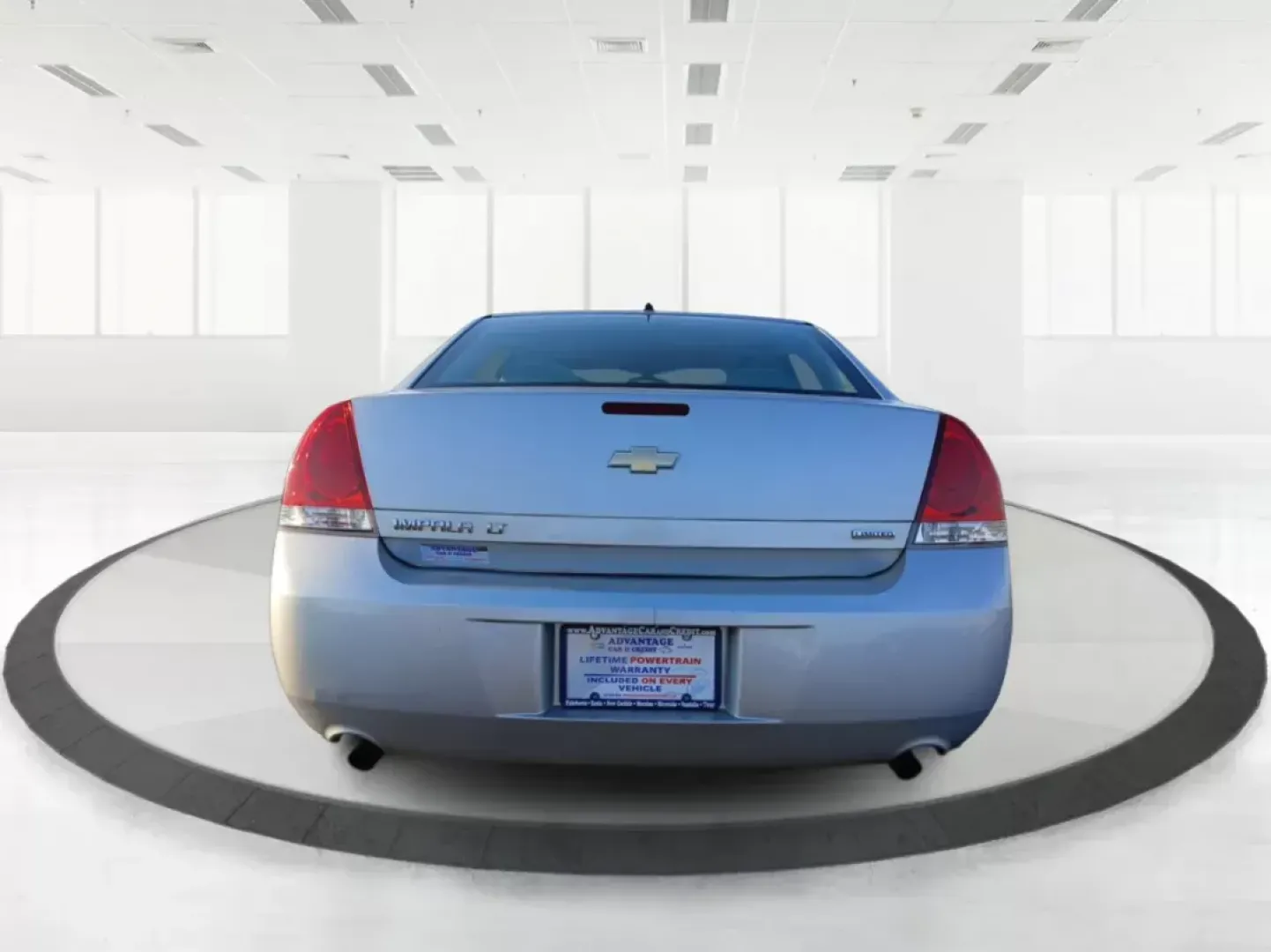 2014 Chevrolet Impala Limited LT (2G1WB5E3XE1) with an 3.6L V6 DOHC 16V FFV engine, 6-Speed Automatic transmission, located at 8750 N County Rd 25A, Piqua, OH, 45356, (937) 908-9800, 40.164391, -84.232513 - 2014 Chevrolet Impala Limited LT - Photo#4