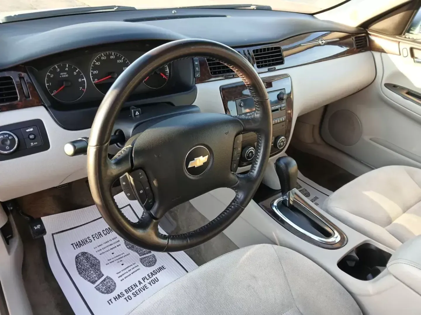 2014 Chevrolet Impala Limited LT (2G1WB5E3XE1) with an 3.6L V6 DOHC 16V FFV engine, 6-Speed Automatic transmission, located at 8750 N County Rd 25A, Piqua, OH, 45356, (937) 908-9800, 40.164391, -84.232513 - 2014 Chevrolet Impala Limited LT - Photo#9