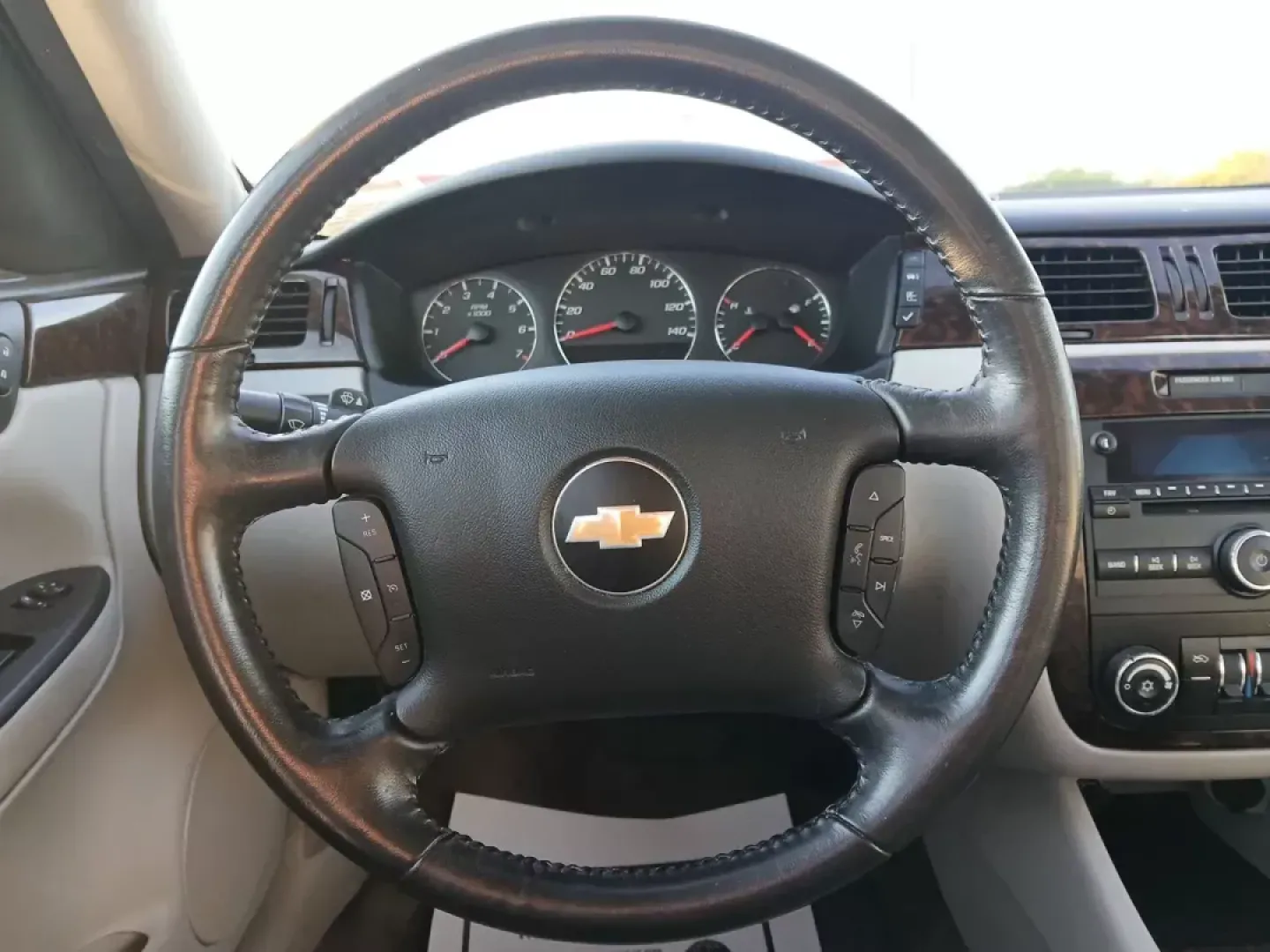 2014 Chevrolet Impala Limited LT (2G1WB5E3XE1) with an 3.6L V6 DOHC 16V FFV engine, 6-Speed Automatic transmission, located at 8750 N County Rd 25A, Piqua, OH, 45356, (937) 908-9800, 40.164391, -84.232513 - 2014 Chevrolet Impala Limited LT - Photo#16