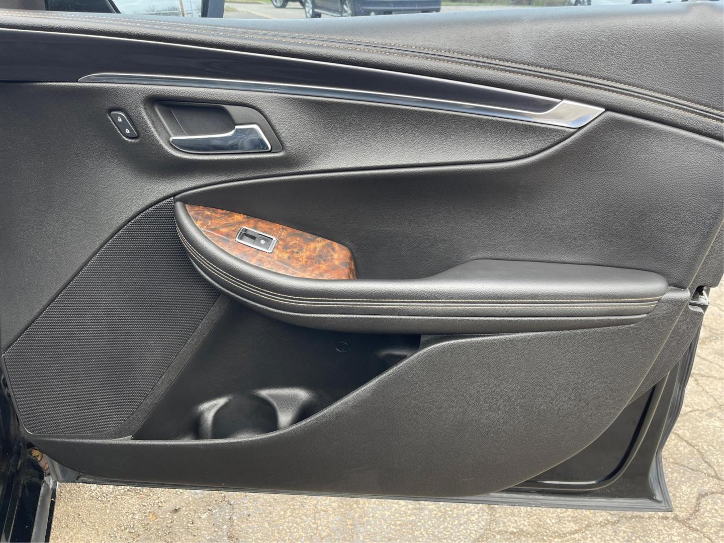 2014 Black Chevrolet Impala 2LT (2G1125S32E9) with an 3.6L V6 DOHC 24VV FFV engine, 6-Speed Automatic transmission, located at 1099 N County Rd 25A , Troy, OH, 45373, (937) 908-9800, 40.057079, -84.212883 - 2014 Chevrolet Impala 2LT - Photo#19