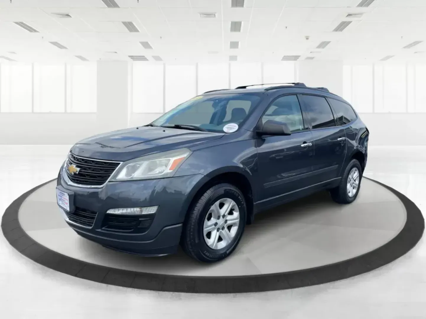 2014 Cyber Gray Metallic Chevrolet Traverse LS FWD w/PDC (1GNKRFED9EJ) with an 3.6L V6 DOHC 24V engine, 6-Speed Automatic transmission, located at 880 E. National Road, Vandalia, OH, 45377, (937) 908-9800, 39.891918, -84.183594 - 2014 Chevrolet Traverse LS FWD w/PDC - Photo#8