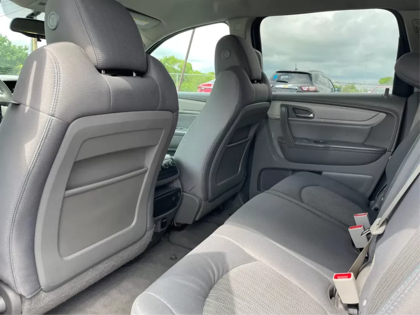 2014 Cyber Gray Metallic Chevrolet Traverse LS FWD w/PDC (1GNKRFED9EJ) with an 3.6L V6 DOHC 24V engine, 6-Speed Automatic transmission, located at 880 E. National Road, Vandalia, OH, 45377, (937) 908-9800, 39.891918, -84.183594 - 2014 Chevrolet Traverse LS FWD w/PDC - Photo#10