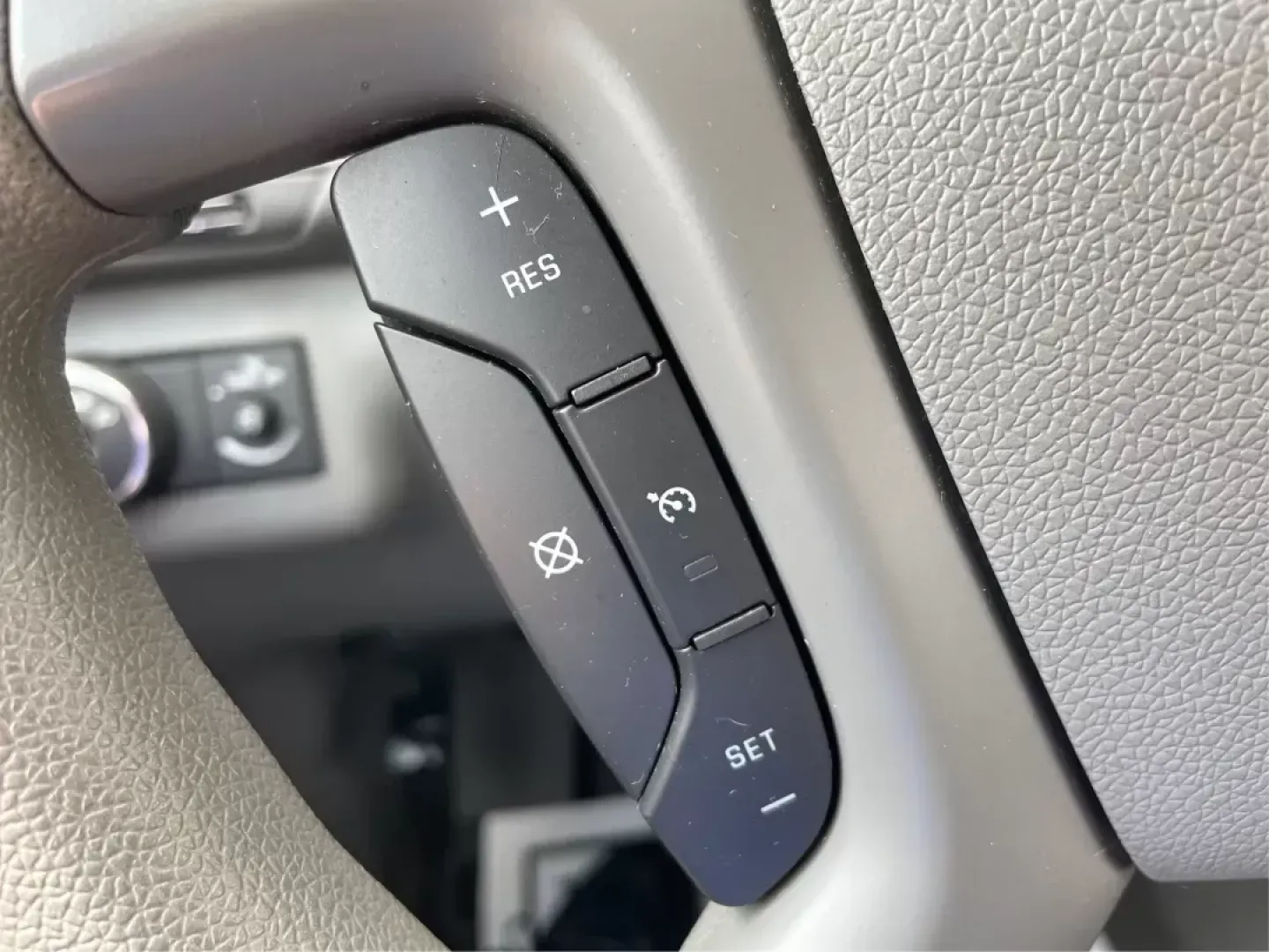 2014 Cyber Gray Metallic Chevrolet Traverse LS FWD w/PDC (1GNKRFED9EJ) with an 3.6L V6 DOHC 24V engine, 6-Speed Automatic transmission, located at 880 E. National Road, Vandalia, OH, 45377, (937) 908-9800, 39.891918, -84.183594 - 2014 Chevrolet Traverse LS FWD w/PDC - Photo#16