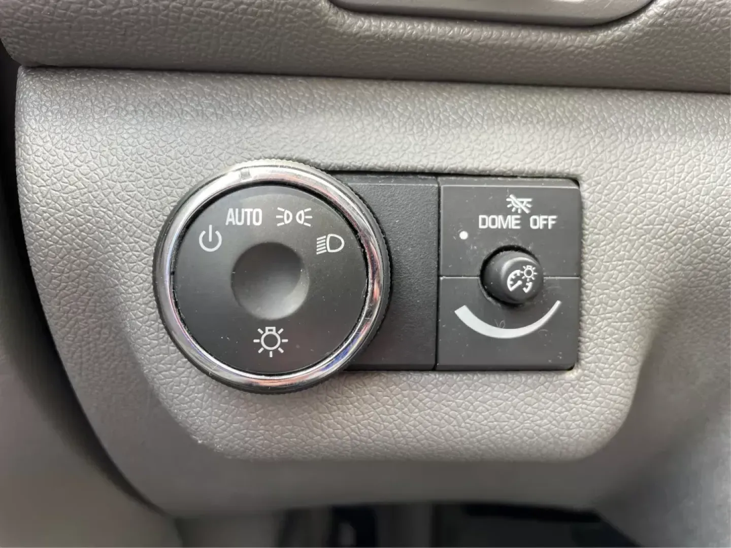 2014 Cyber Gray Metallic Chevrolet Traverse LS FWD w/PDC (1GNKRFED9EJ) with an 3.6L V6 DOHC 24V engine, 6-Speed Automatic transmission, located at 880 E. National Road, Vandalia, OH, 45377, (937) 908-9800, 39.891918, -84.183594 - 2014 Chevrolet Traverse LS FWD w/PDC - Photo#17