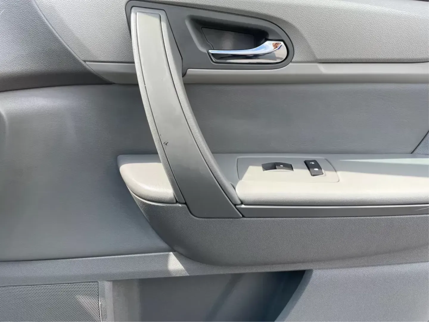 2014 Cyber Gray Metallic Chevrolet Traverse LS FWD w/PDC (1GNKRFED9EJ) with an 3.6L V6 DOHC 24V engine, 6-Speed Automatic transmission, located at 880 E. National Road, Vandalia, OH, 45377, (937) 908-9800, 39.891918, -84.183594 - 2014 Chevrolet Traverse LS FWD w/PDC - Photo#20
