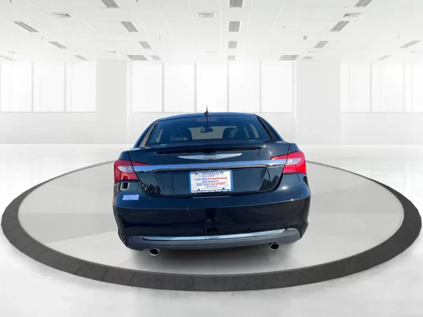 2014 Chrysler 200 Limited (1C3CCBCG6EN) with an 3.6L V6 DOHC 24V FFV engine, 6-Speed Automatic transmission, located at 1184 Kauffman Ave, Fairborn, OH, 45324, (937) 908-9800, 39.807072, -84.030914 - 2014 Chrysler 200 Limited - Photo#4