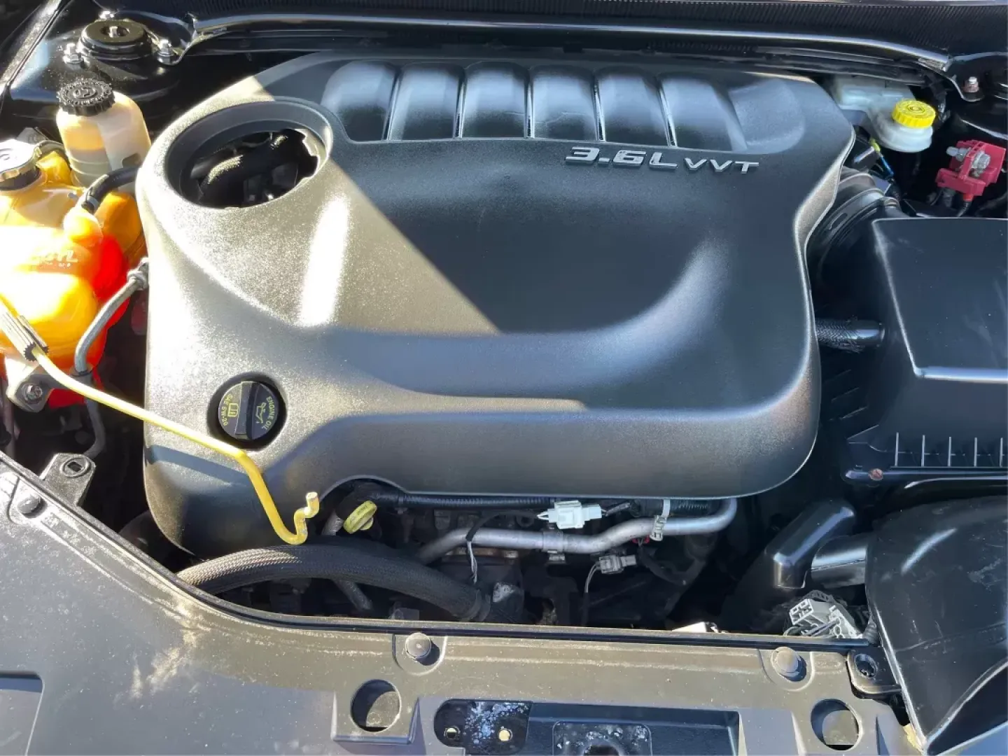 2014 Chrysler 200 Limited (1C3CCBCG6EN) with an 3.6L V6 DOHC 24V FFV engine, 6-Speed Automatic transmission, located at 1184 Kauffman Ave, Fairborn, OH, 45324, (937) 908-9800, 39.807072, -84.030914 - 2014 Chrysler 200 Limited - Photo#11