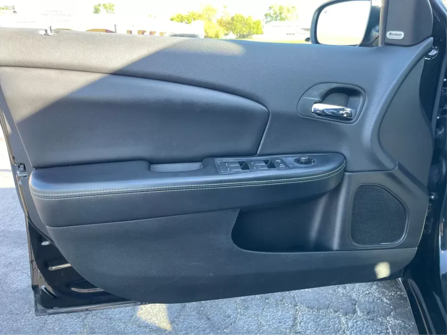 2014 Chrysler 200 Limited (1C3CCBCG6EN) with an 3.6L V6 DOHC 24V FFV engine, 6-Speed Automatic transmission, located at 1184 Kauffman Ave, Fairborn, OH, 45324, (937) 908-9800, 39.807072, -84.030914 - 2014 Chrysler 200 Limited - Photo#18