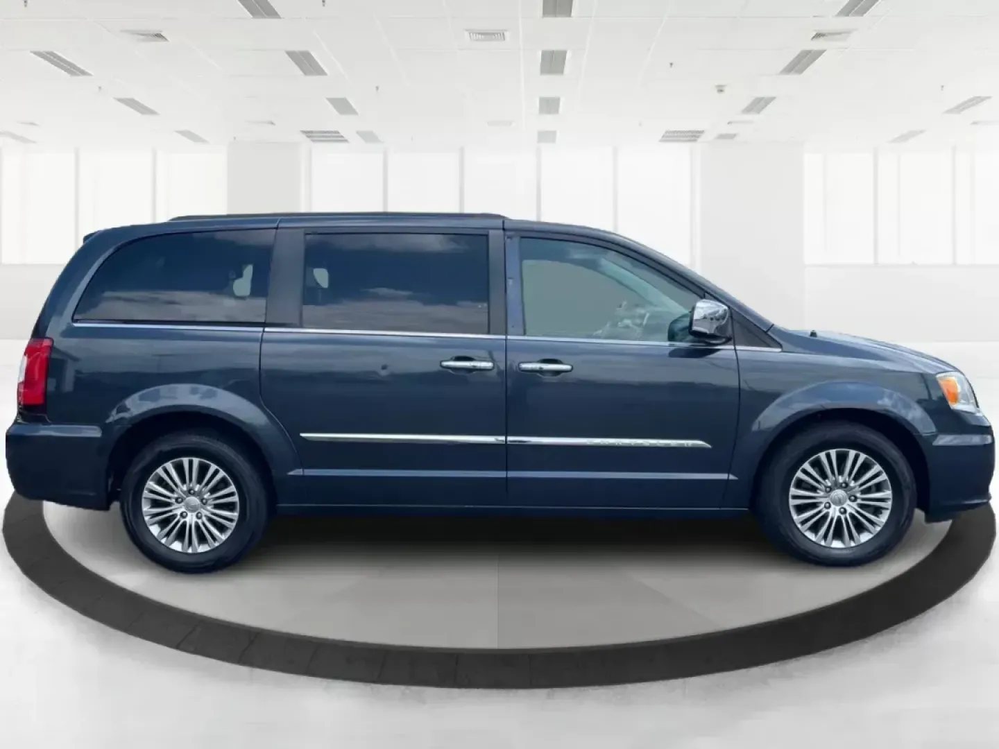 2014 Chrysler Town and Country Touring-L (2C4RC1CG3ER) with an 3.6L V6 DOHC 24V engine, 6-Speed Automatic transmission, located at 1230 East Main St, Xenia, OH, 45385, (937) 908-9800, 39.688026, -83.910172 - **Experience Family Adventures in the 2014 Chrysler Town and Country Touring-L at Advantage Car and Credit!**<br /> <br /> Are you in search of the perfect family vehicle that effortlessly combines style, comfort, and functionality? Look no further than the 2014 Chrysler Town and Country Touring - Photo#1