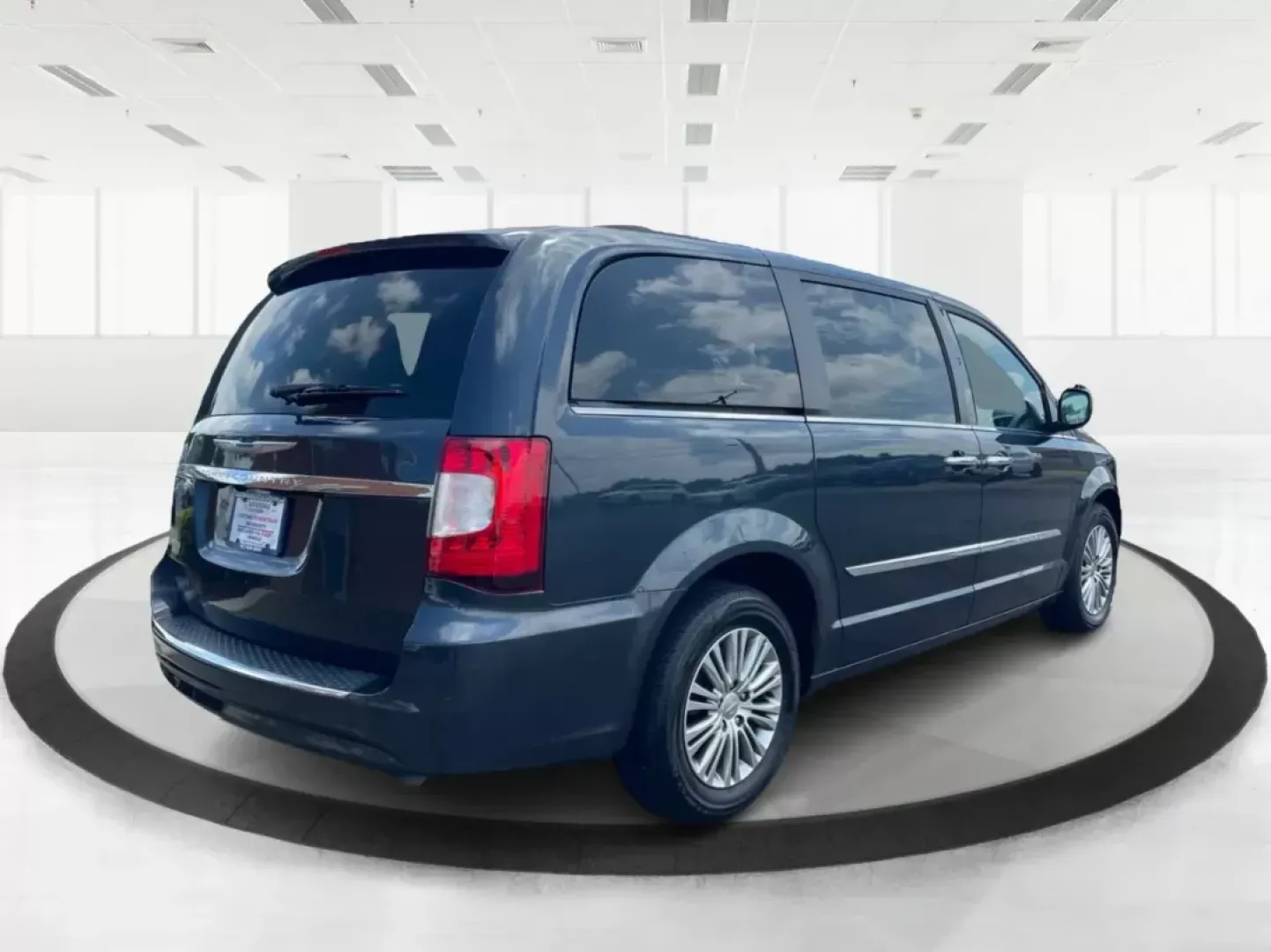 2014 Chrysler Town and Country Touring-L (2C4RC1CG3ER) with an 3.6L V6 DOHC 24V engine, 6-Speed Automatic transmission, located at 1230 East Main St, Xenia, OH, 45385, (937) 908-9800, 39.688026, -83.910172 - **Experience Family Adventures in the 2014 Chrysler Town and Country Touring-L at Advantage Car and Credit!**<br /> <br /> Are you in search of the perfect family vehicle that effortlessly combines style, comfort, and functionality? Look no further than the 2014 Chrysler Town and Country Touring - Photo#2