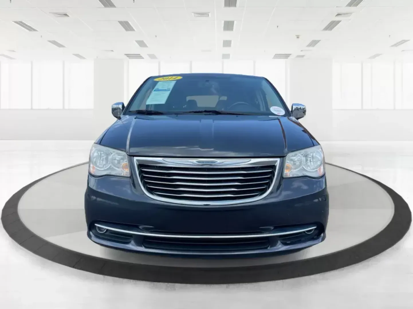 2014 Chrysler Town and Country Touring-L (2C4RC1CG3ER) with an 3.6L V6 DOHC 24V engine, 6-Speed Automatic transmission, located at 1230 East Main St, Xenia, OH, 45385, (937) 908-9800, 39.688026, -83.910172 - **Experience Family Adventures in the 2014 Chrysler Town and Country Touring-L at Advantage Car and Credit!**<br /> <br /> Are you in search of the perfect family vehicle that effortlessly combines style, comfort, and functionality? Look no further than the 2014 Chrysler Town and Country Touring - Photo#6