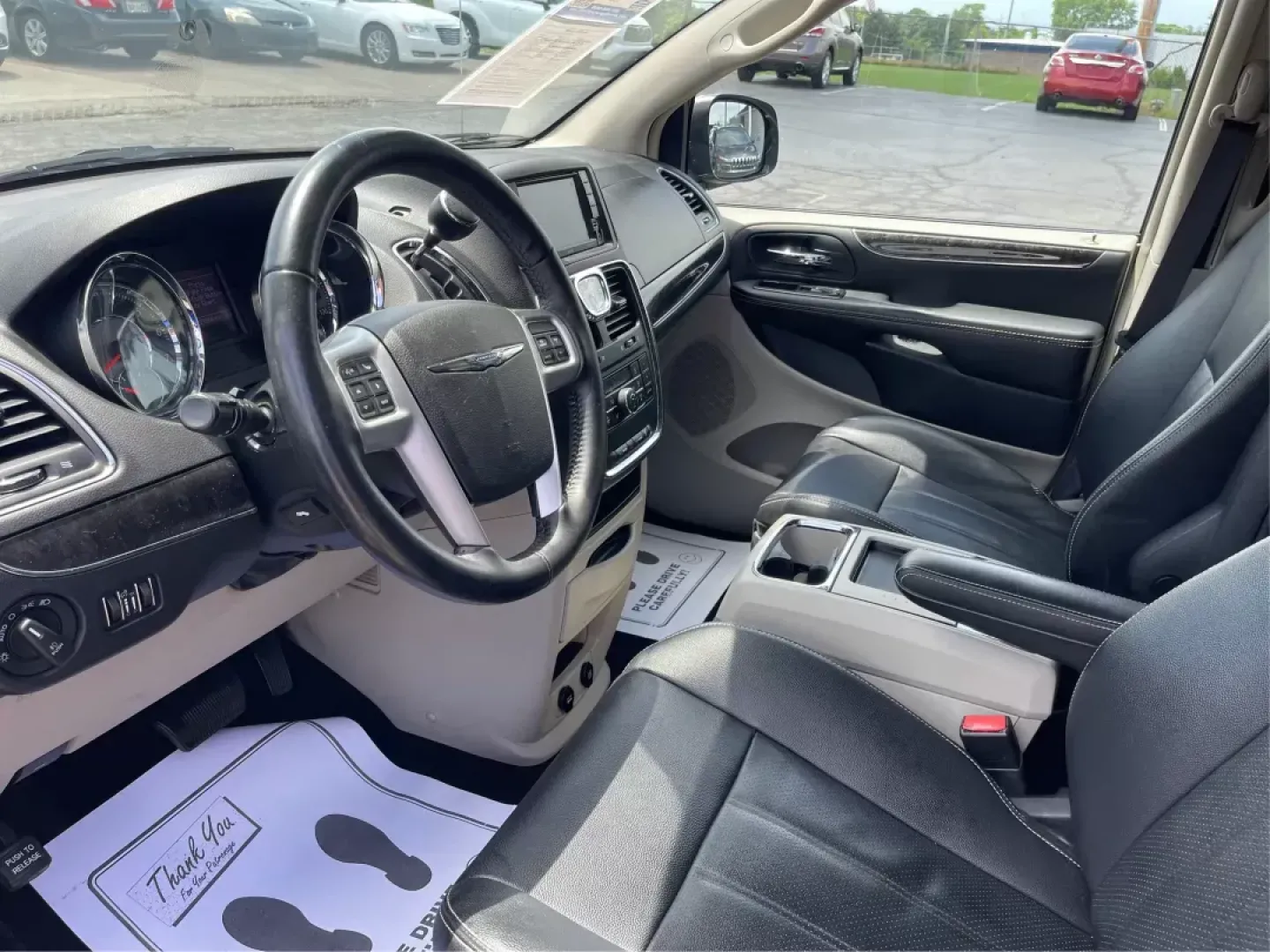 2014 Chrysler Town and Country Touring-L (2C4RC1CG3ER) with an 3.6L V6 DOHC 24V engine, 6-Speed Automatic transmission, located at 1230 East Main St, Xenia, OH, 45385, (937) 908-9800, 39.688026, -83.910172 - **Experience Family Adventures in the 2014 Chrysler Town and Country Touring-L at Advantage Car and Credit!**<br /> <br /> Are you in search of the perfect family vehicle that effortlessly combines style, comfort, and functionality? Look no further than the 2014 Chrysler Town and Country Touring - Photo#8