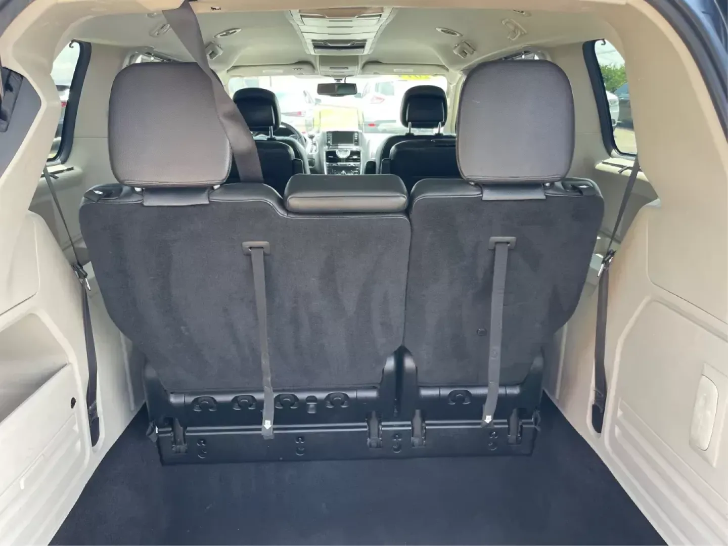 2014 Chrysler Town and Country Touring-L (2C4RC1CG3ER) with an 3.6L V6 DOHC 24V engine, 6-Speed Automatic transmission, located at 1230 East Main St, Xenia, OH, 45385, (937) 908-9800, 39.688026, -83.910172 - **Experience Family Adventures in the 2014 Chrysler Town and Country Touring-L at Advantage Car and Credit!**<br /> <br /> Are you in search of the perfect family vehicle that effortlessly combines style, comfort, and functionality? Look no further than the 2014 Chrysler Town and Country Touring - Photo#11