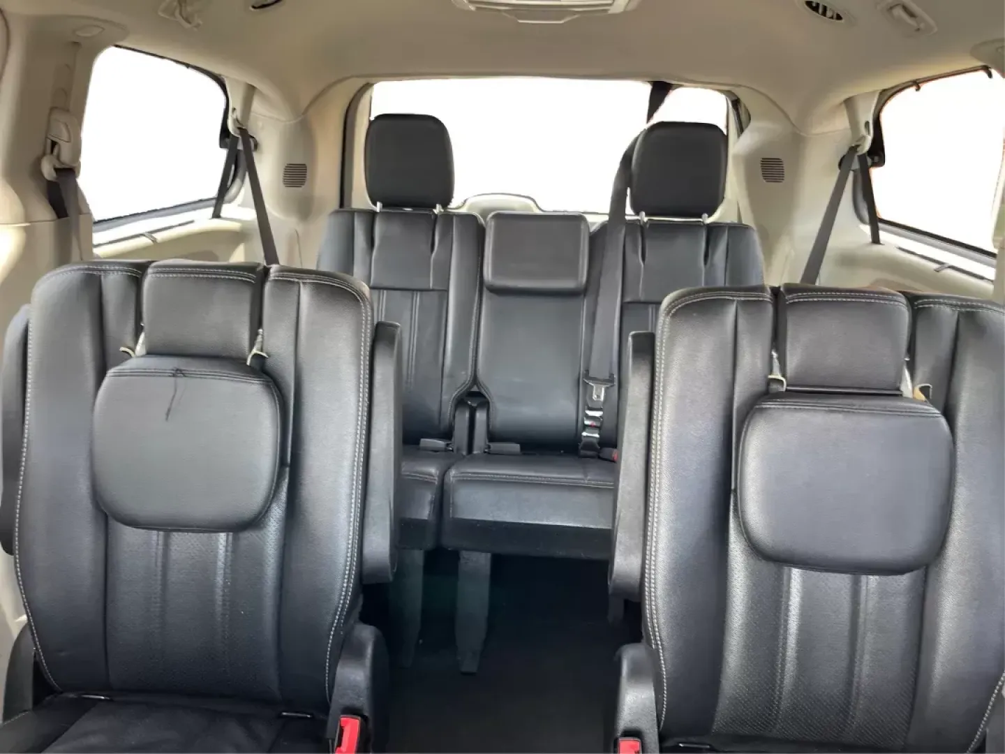2014 Chrysler Town and Country Touring-L (2C4RC1CG3ER) with an 3.6L V6 DOHC 24V engine, 6-Speed Automatic transmission, located at 1230 East Main St, Xenia, OH, 45385, (937) 908-9800, 39.688026, -83.910172 - **Experience Family Adventures in the 2014 Chrysler Town and Country Touring-L at Advantage Car and Credit!**<br /> <br /> Are you in search of the perfect family vehicle that effortlessly combines style, comfort, and functionality? Look no further than the 2014 Chrysler Town and Country Touring - Photo#13