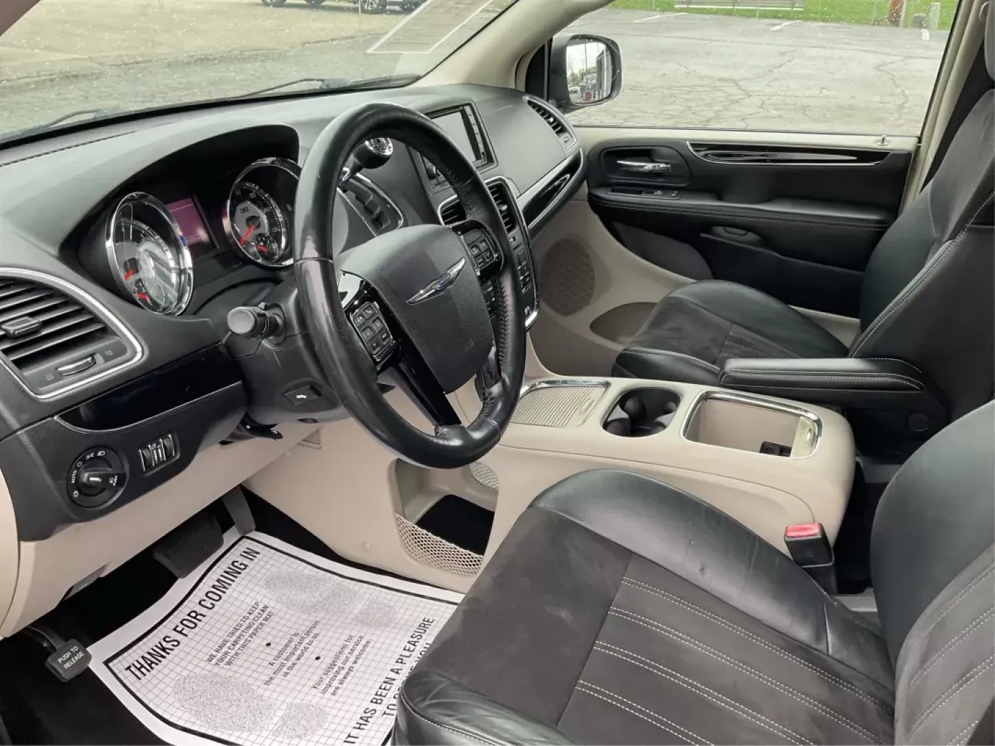 2014 Chrysler Town and Country Touring-L 30th Anniversary (2C4RC1CG7ER) with an Pentastar 3.6L V-6 DOHC engine, located at 1184 Kauffman Ave, Fairborn, OH, 45324, (937) 908-9800, 39.807072, -84.030914 - 2014 Chrysler Town and Country Touring-L 30th Anniversary - Photo#8