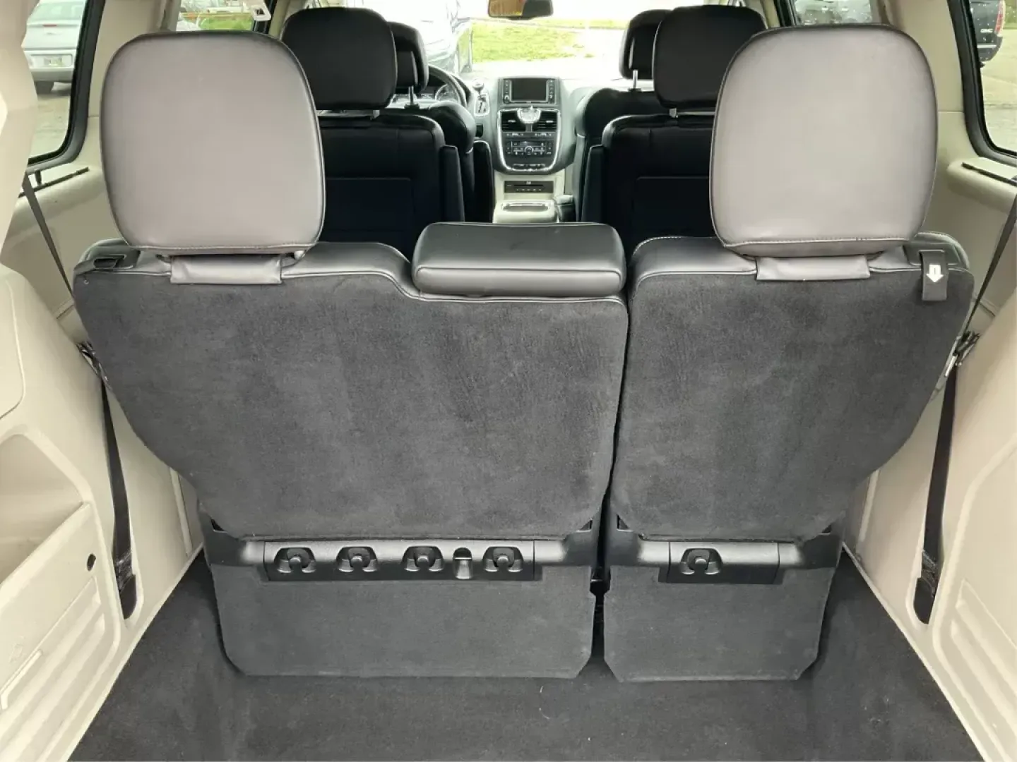 2014 Chrysler Town and Country Touring-L 30th Anniversary (2C4RC1CG7ER) with an Pentastar 3.6L V-6 DOHC engine, located at 1184 Kauffman Ave, Fairborn, OH, 45324, (937) 908-9800, 39.807072, -84.030914 - 2014 Chrysler Town and Country Touring-L 30th Anniversary - Photo#10