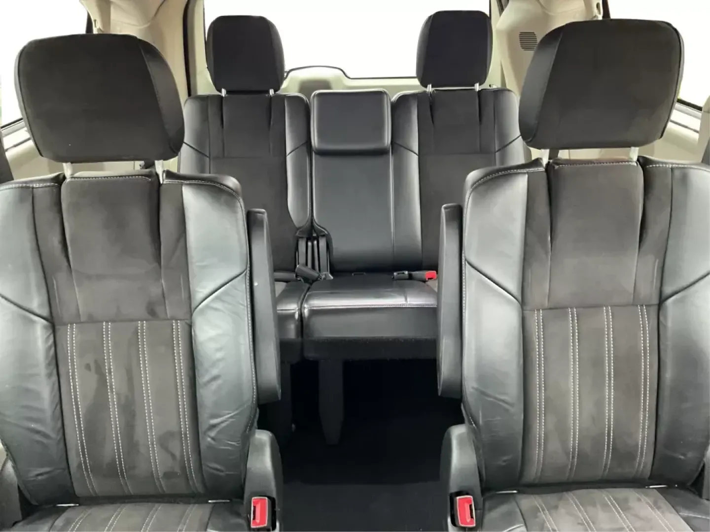 2014 Chrysler Town and Country Touring-L 30th Anniversary (2C4RC1CG7ER) with an Pentastar 3.6L V-6 DOHC engine, located at 1184 Kauffman Ave, Fairborn, OH, 45324, (937) 908-9800, 39.807072, -84.030914 - 2014 Chrysler Town and Country Touring-L 30th Anniversary - Photo#12