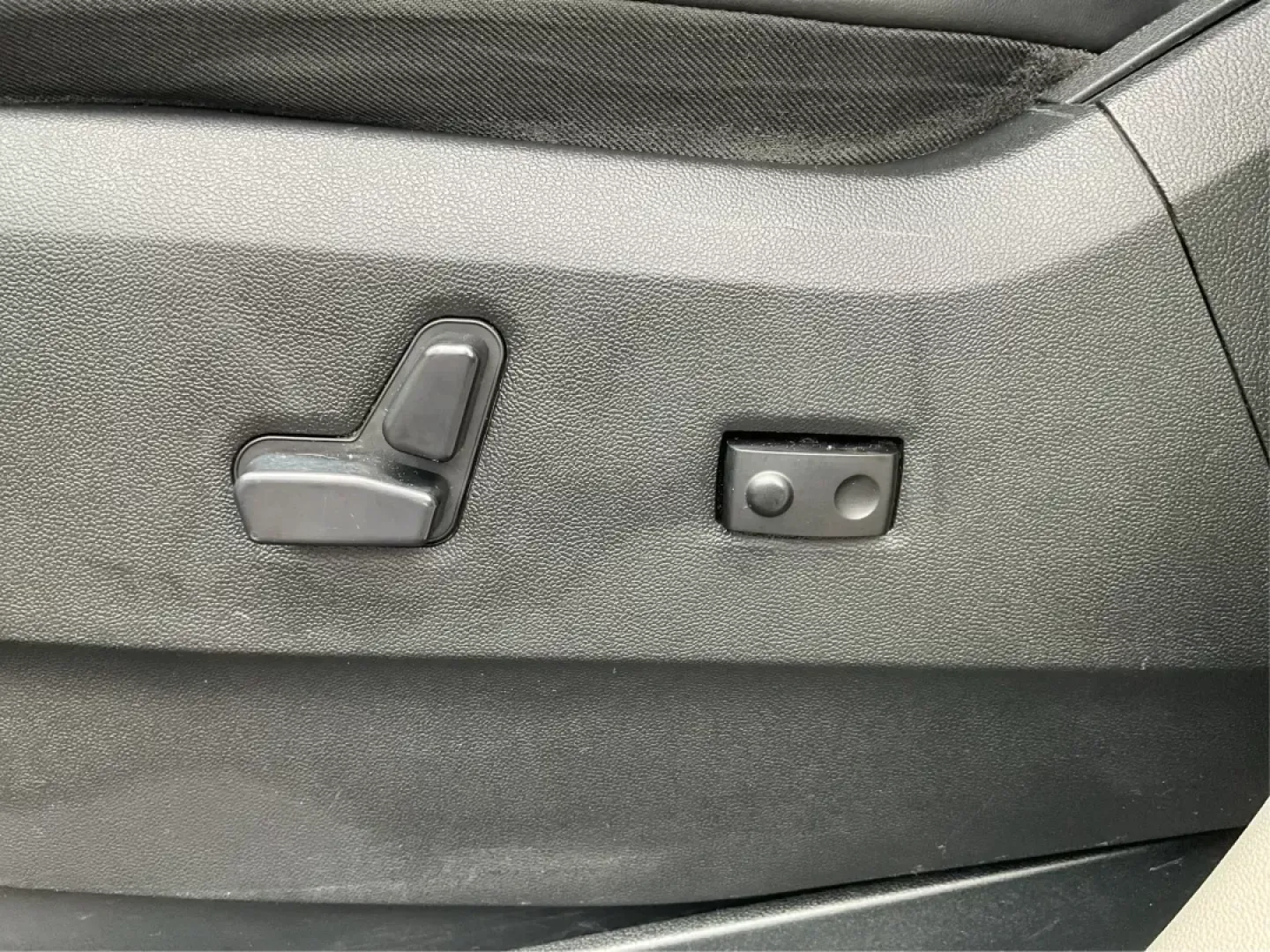2014 Chrysler Town and Country Touring-L 30th Anniversary (2C4RC1CG7ER) with an Pentastar 3.6L V-6 DOHC engine, located at 1184 Kauffman Ave, Fairborn, OH, 45324, (937) 908-9800, 39.807072, -84.030914 - 2014 Chrysler Town and Country Touring-L 30th Anniversary - Photo#16