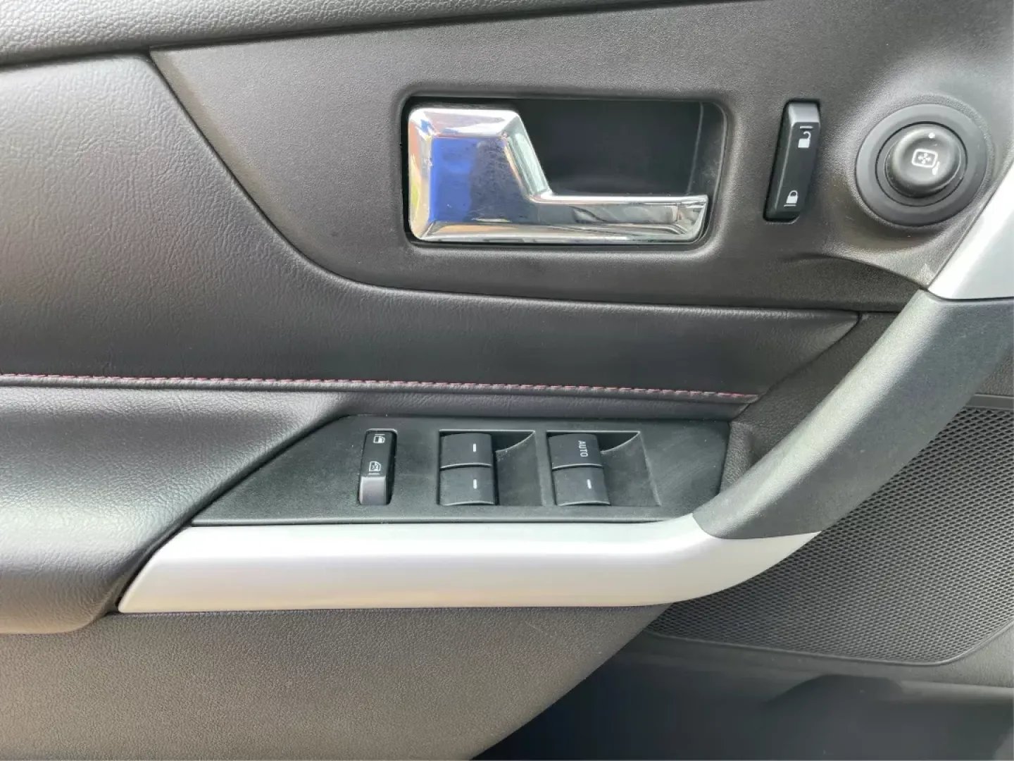 2014 Ford Edge SEL (2FMDK3JC2EB) with an Other engine, located at 1951 S Dayton Lakeview Rd., New Carlisle, OH, 45344, (937) 908-9800, 39.890999, -84.050255 - **Adventure Awaits: Drive a 2014 Ford Edge SEL from Advantage Car and Credit!**<br /> <br /> Are you ready to elevate your lifestyle with the perfect blend of comfort, style, and utility? The 2014 Ford Edge SEL is here to make every family road trip, daily commute, and weekend adventure a breeze. Wh - Photo#18
