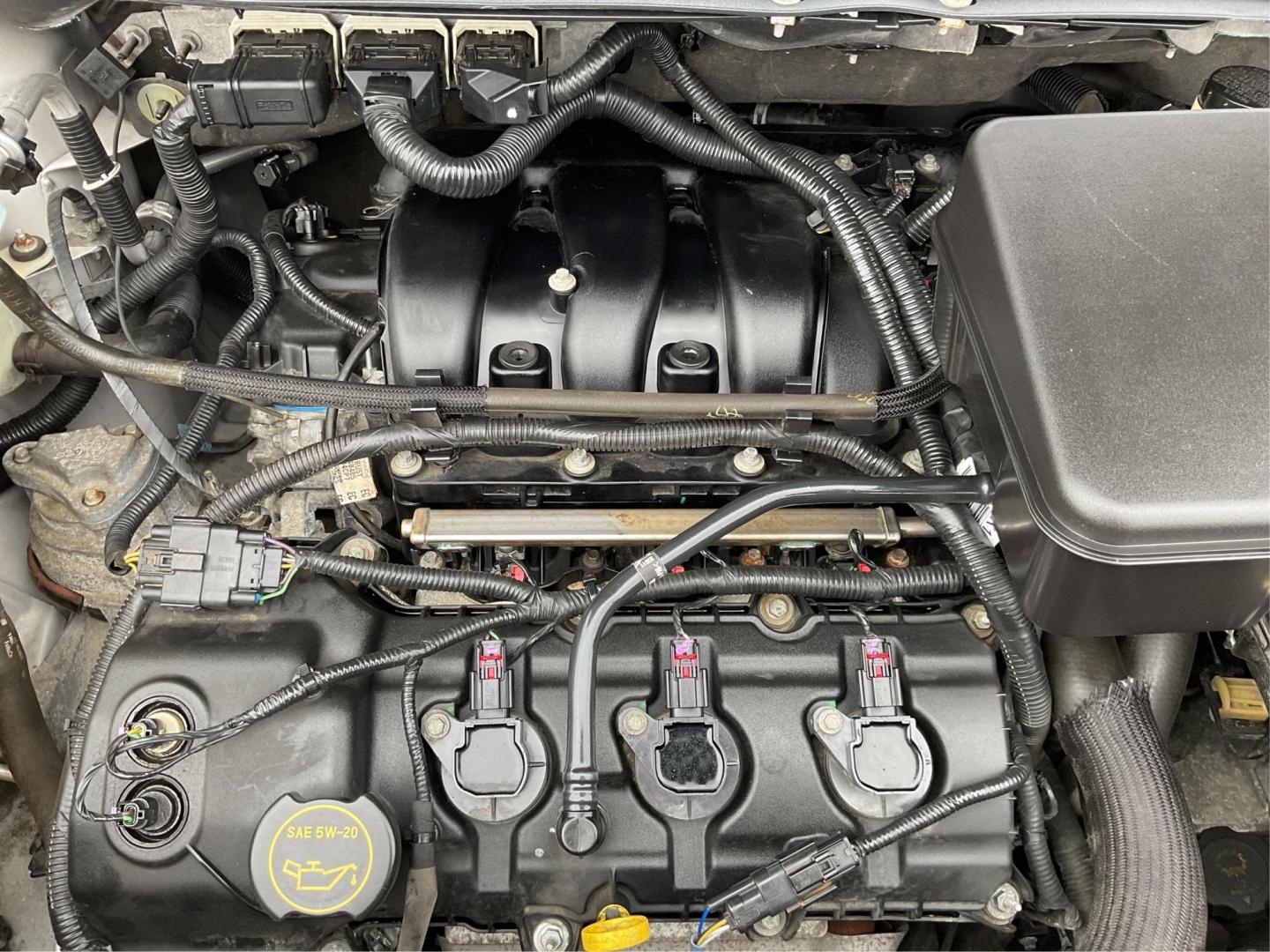 2014 Ford Edge SEL AWD (2FMDK4JC9EB) with an 3.5L V6 DOHC 24V engine, 6-Speed Automatic transmission, located at 401 Woodman Dr, Riverside, OH, 45431, (937) 908-9800, 39.760899, -84.123421 - 2014 Ford Edge SEL AWD - Photo#10