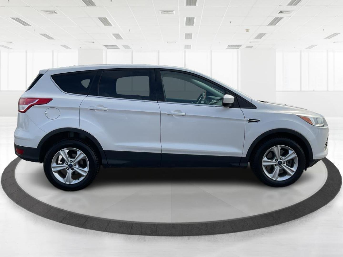 2014 Ford Escape SE (1FMCU0G94EU) with an EcoBoost 1.6L I-4 gasoline direct injection engine, located at 401 Woodman Dr, Riverside, OH, 45431, (937) 908-9800, 39.760899, -84.123421 - 2014 Ford Escape SE - Photo#1