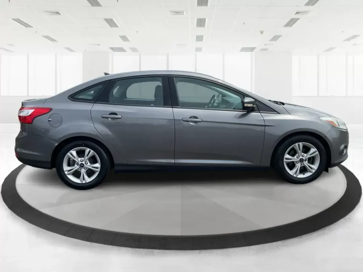 2014 Ford Focus SE (1FADP3F21EL) with an 2L I-4 gasoline direct injection engine, located at 1099 N County Rd 25A , Troy, OH, 45373, (937) 908-9800, 40.057079, -84.212883 - **Discover Your Next Adventure with the 2014 Ford Focus SE in Fairborn, OH!**<br /> <br /> Are you ready to elevate your daily commute or embark on weekend getaways? The 2014 Ford Focus SE is the perfect sedan to complement your lifestyle, offering a blend of efficiency, comfort, and cutting-edge fe - Photo#1