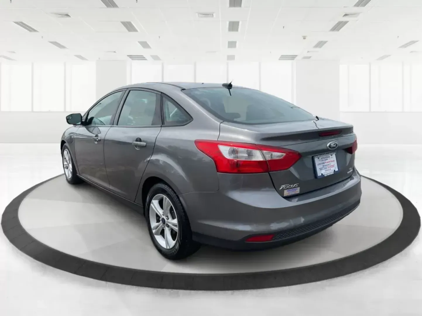 2014 Ford Focus SE (1FADP3F21EL) with an 2L I-4 gasoline direct injection engine, located at 1099 N County Rd 25A , Troy, OH, 45373, (937) 908-9800, 40.057079, -84.212883 - **Discover Your Next Adventure with the 2014 Ford Focus SE in Fairborn, OH!**<br /> <br /> Are you ready to elevate your daily commute or embark on weekend getaways? The 2014 Ford Focus SE is the perfect sedan to complement your lifestyle, offering a blend of efficiency, comfort, and cutting-edge fe - Photo#4
