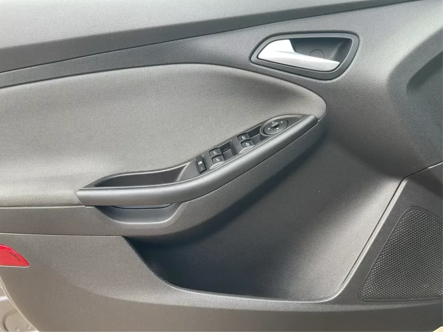 2014 Ford Focus SE (1FADP3F21EL) with an 2L I-4 gasoline direct injection engine, located at 1099 N County Rd 25A , Troy, OH, 45373, (937) 908-9800, 40.057079, -84.212883 - **Discover Your Next Adventure with the 2014 Ford Focus SE in Fairborn, OH!**<br /> <br /> Are you ready to elevate your daily commute or embark on weekend getaways? The 2014 Ford Focus SE is the perfect sedan to complement your lifestyle, offering a blend of efficiency, comfort, and cutting-edge fe - Photo#17