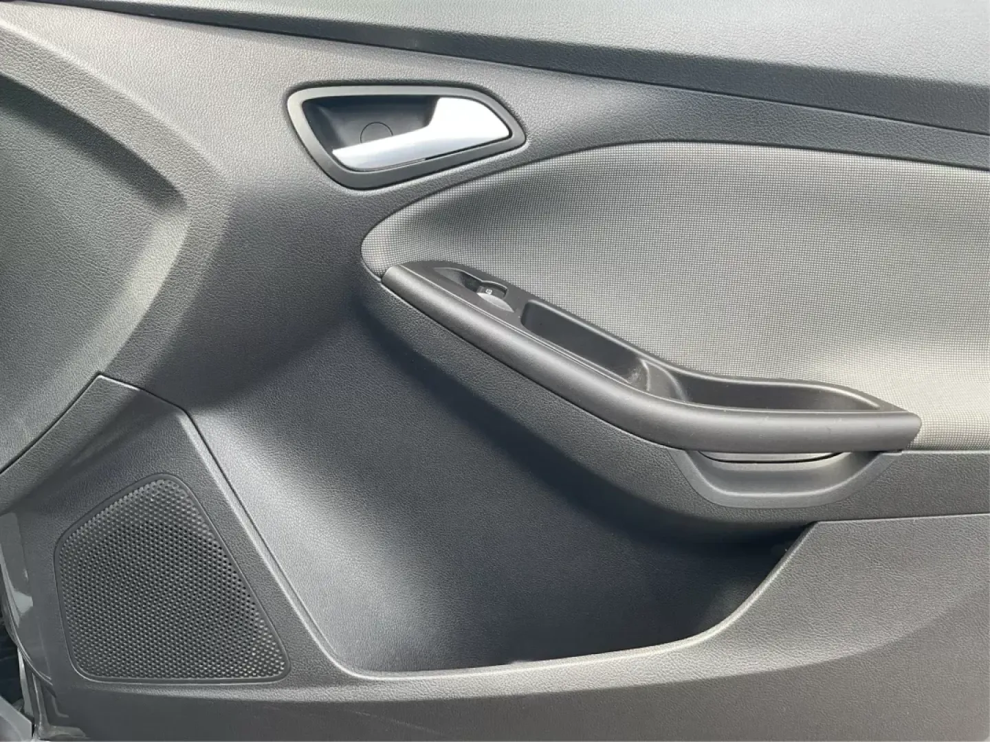 2014 Ford Focus SE (1FADP3F21EL) with an 2L I-4 gasoline direct injection engine, located at 1099 N County Rd 25A , Troy, OH, 45373, (937) 908-9800, 40.057079, -84.212883 - **Discover Your Next Adventure with the 2014 Ford Focus SE in Fairborn, OH!**<br /> <br /> Are you ready to elevate your daily commute or embark on weekend getaways? The 2014 Ford Focus SE is the perfect sedan to complement your lifestyle, offering a blend of efficiency, comfort, and cutting-edge fe - Photo#18