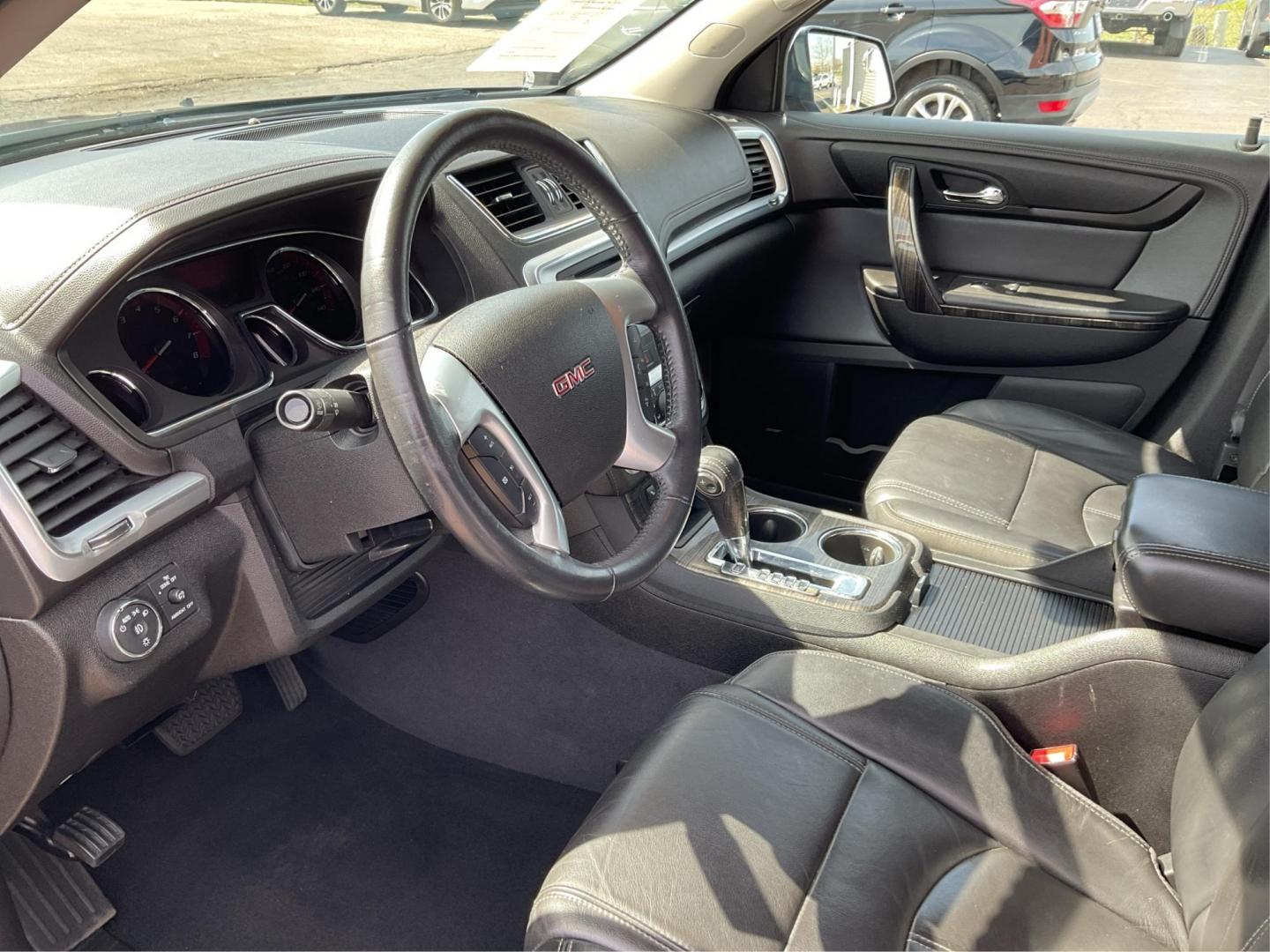 2014 GMC Acadia SLT-1 (1GKKVRKD7EJ) with an 3.6L V-6 gasoline direct injection engine, located at 880 E. National Road, Vandalia, OH, 45377, (937) 908-9800, 39.891918, -84.183594 - Third Row - Photo#8