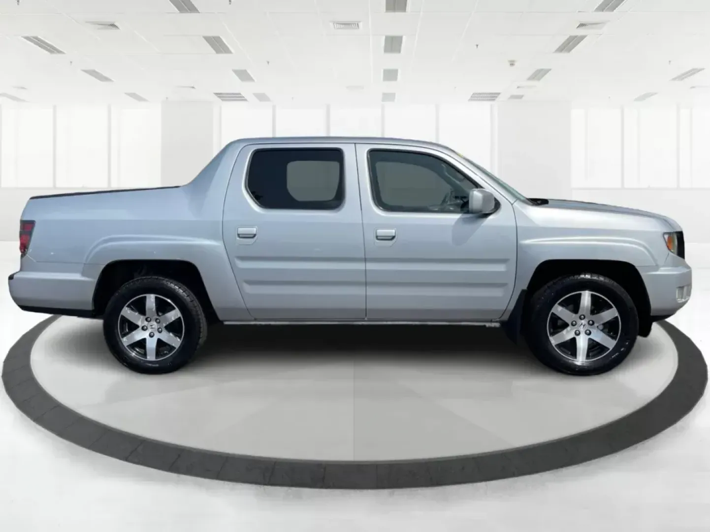 2014 Honda Ridgeline RTL-S (5FPYK1F67EB) with an 3.5L V6 SOHC 24V engine, 5-Speed Automatic transmission, located at 1230 East Main St, Xenia, OH, 45385, (937) 908-9800, 39.688026, -83.910172 - One Owner - Photo#0