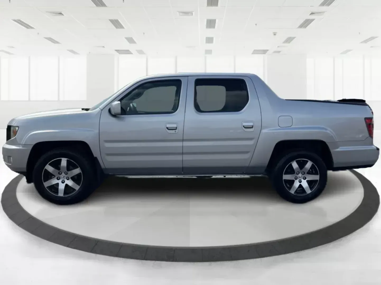 2014 Honda Ridgeline RTL-S (5FPYK1F67EB) with an 3.5L V6 SOHC 24V engine, 5-Speed Automatic transmission, located at 1230 East Main St, Xenia, OH, 45385, (937) 908-9800, 39.688026, -83.910172 - One Owner - Photo#5