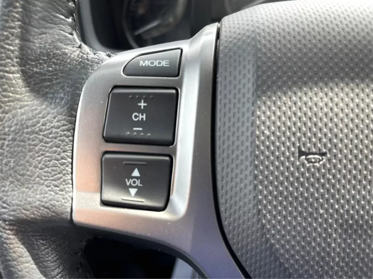 2014 Honda Ridgeline RTL-S (5FPYK1F67EB) with an 3.5L V6 SOHC 24V engine, 5-Speed Automatic transmission, located at 1230 East Main St, Xenia, OH, 45385, (937) 908-9800, 39.688026, -83.910172 - One Owner - Photo#14