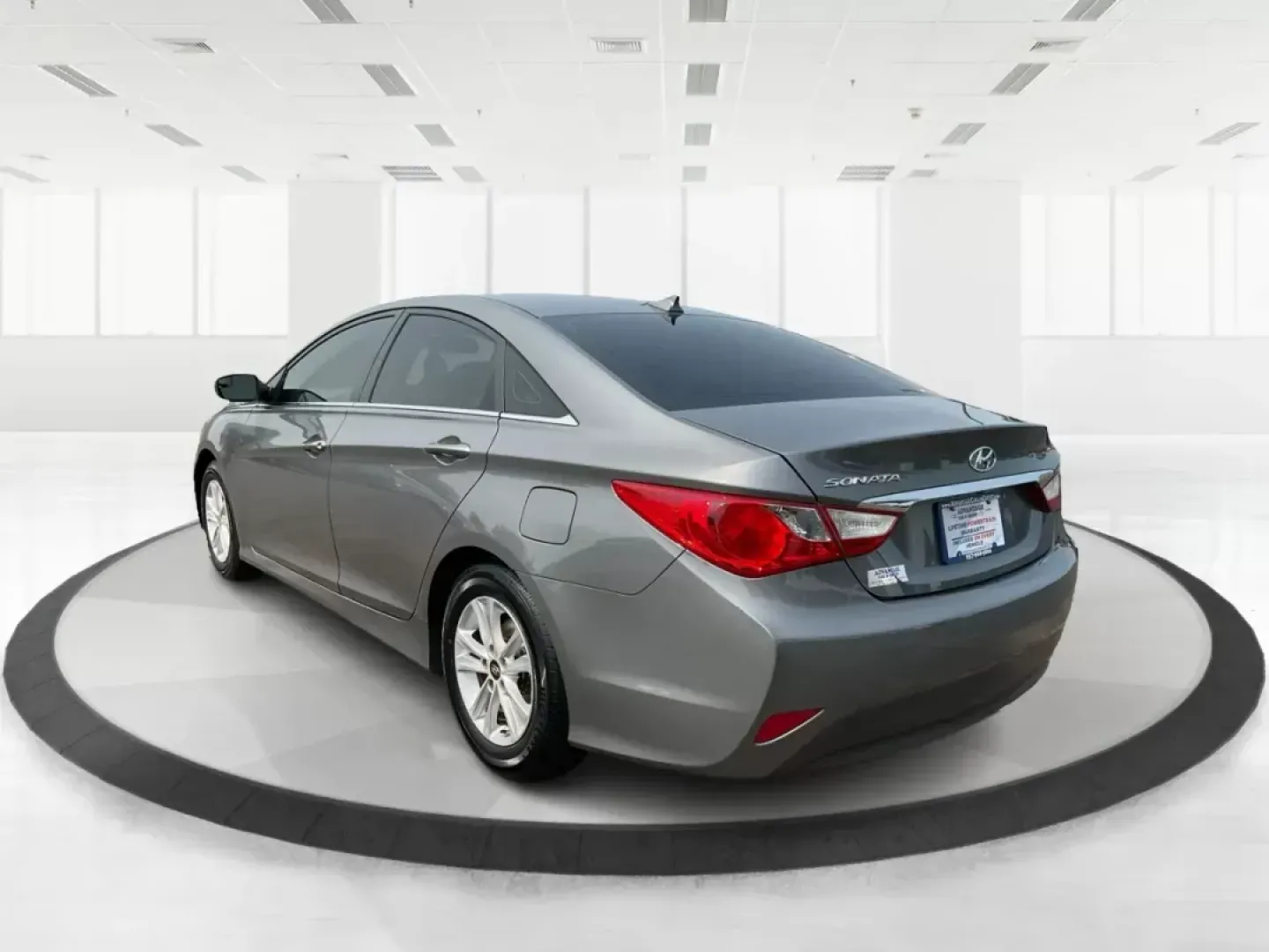 2014 Hyundai Sonata GLS (5NPEB4AC8EH) with an 2.4L I-4 gasoline direct injection engine, located at 401 Woodman Dr, Riverside, OH, 45431, (937) 908-9800, 39.760899, -84.123421 - 2014 Hyundai Sonata GLS - Photo#4