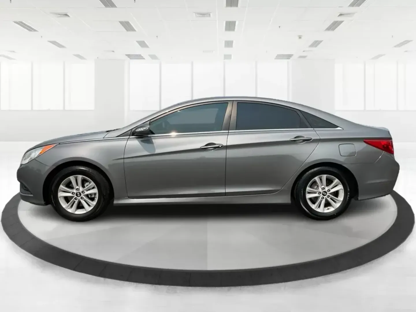 2014 Hyundai Sonata GLS (5NPEB4AC8EH) with an 2.4L I-4 gasoline direct injection engine, located at 401 Woodman Dr, Riverside, OH, 45431, (937) 908-9800, 39.760899, -84.123421 - 2014 Hyundai Sonata GLS - Photo#5