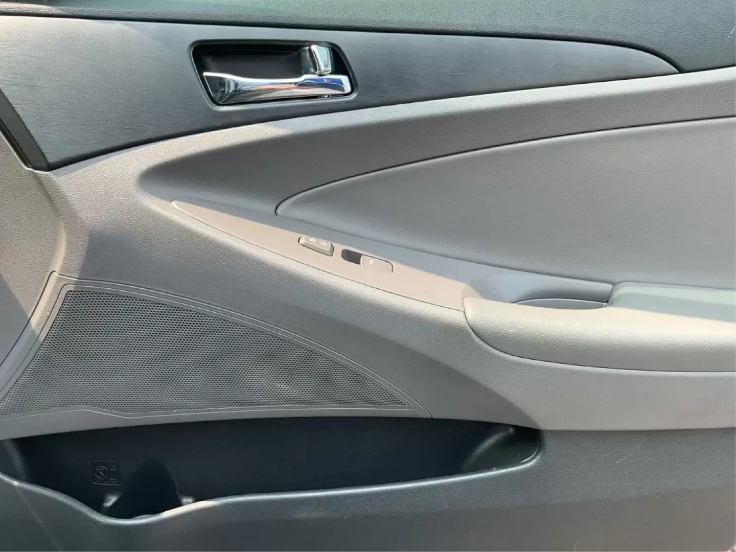 2014 Hyundai Sonata GLS (5NPEB4AC8EH) with an 2.4L I-4 gasoline direct injection engine, located at 401 Woodman Dr, Riverside, OH, 45431, (937) 908-9800, 39.760899, -84.123421 - 2014 Hyundai Sonata GLS - Photo#18