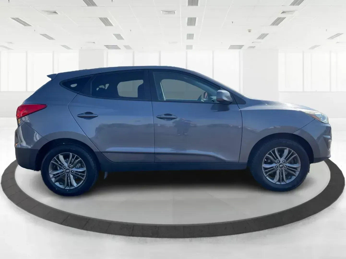 2014 Hyundai Tucson GLS (KM8JTCAF5EU) with an Nu 2L I-4 gasoline direct injection engine, located at 1230 East Main St, Xenia, OH, 45385, (937) 908-9800, 39.688026, -83.910172 - **Discover Adventure with the 2014 Hyundai Tucson GLS - Perfect for Your Active Lifestyle!**<br /> <br /> Are you seeking the perfect vehicle to enhance your family adventures, weekend getaways, or daily commutes? Look no further than the stunning 2014 Hyundai Tucson GLS presented by Advantage Car a - Photo#1