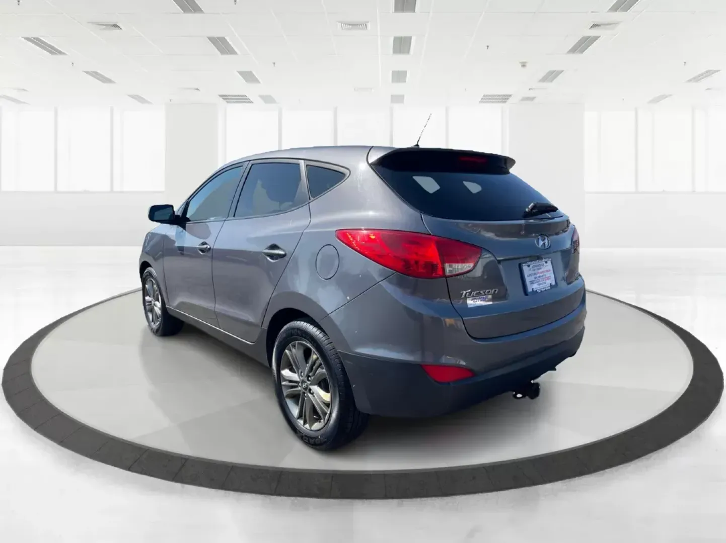 2014 Hyundai Tucson GLS (KM8JTCAF5EU) with an Nu 2L I-4 gasoline direct injection engine, located at 1230 East Main St, Xenia, OH, 45385, (937) 908-9800, 39.688026, -83.910172 - **Discover Adventure with the 2014 Hyundai Tucson GLS - Perfect for Your Active Lifestyle!**<br /> <br /> Are you seeking the perfect vehicle to enhance your family adventures, weekend getaways, or daily commutes? Look no further than the stunning 2014 Hyundai Tucson GLS presented by Advantage Car a - Photo#4