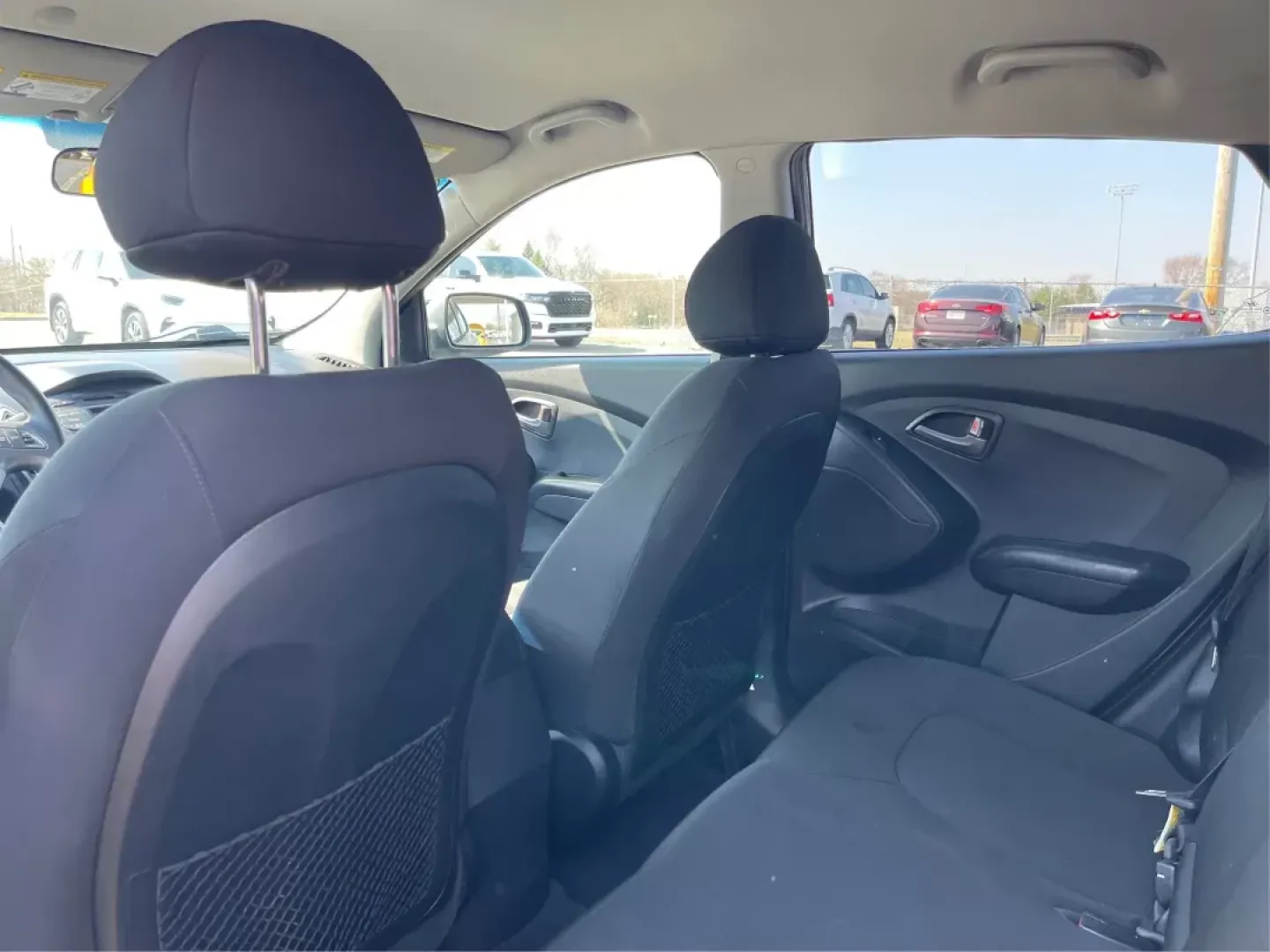 2014 Hyundai Tucson GLS (KM8JTCAF5EU) with an Nu 2L I-4 gasoline direct injection engine, located at 1230 East Main St, Xenia, OH, 45385, (937) 908-9800, 39.688026, -83.910172 - **Discover Adventure with the 2014 Hyundai Tucson GLS - Perfect for Your Active Lifestyle!**<br /> <br /> Are you seeking the perfect vehicle to enhance your family adventures, weekend getaways, or daily commutes? Look no further than the stunning 2014 Hyundai Tucson GLS presented by Advantage Car a - Photo#9